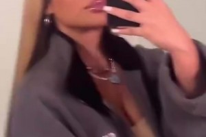 登哥这审美...😂哈登女友晒自拍，这颜真欣赏不来